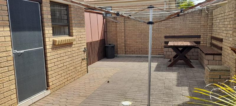 To Let 2 Bedroom Property for Rent in Heiderand Western Cape